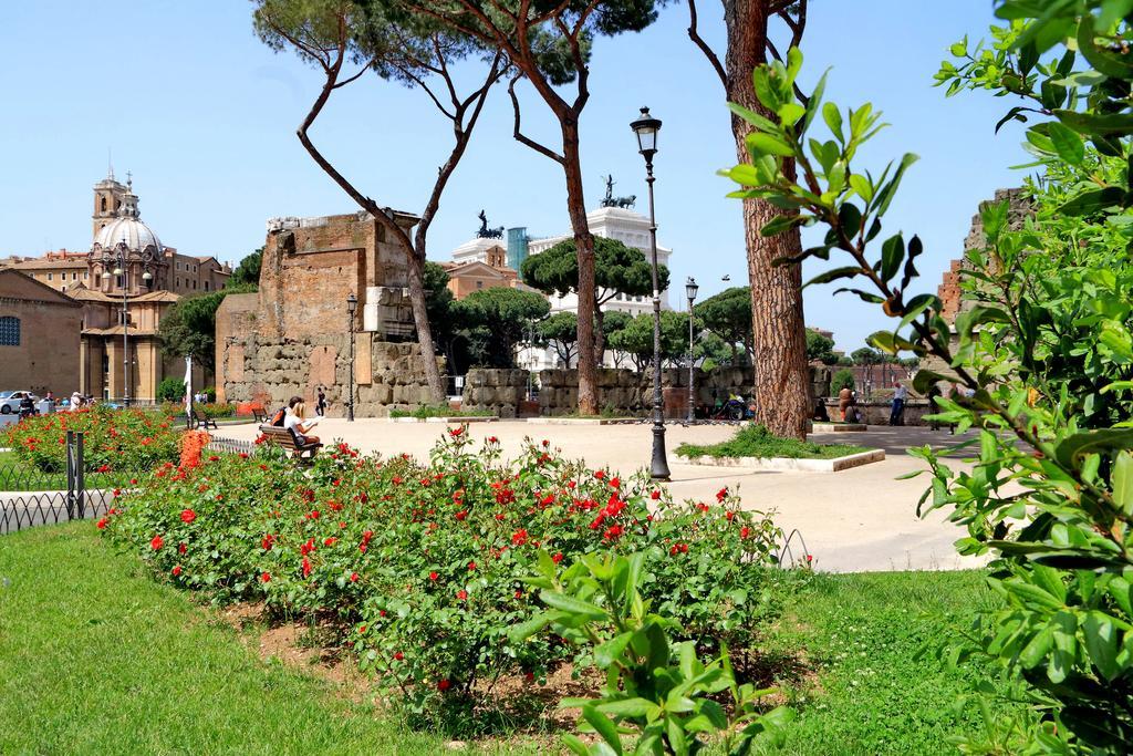 Cozy Apartment Fabia 300 Mt From Colosseum Exterior photo