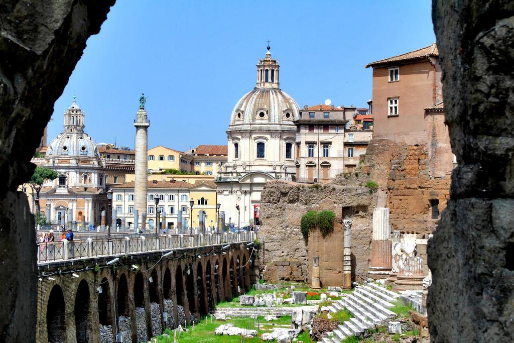 Cozy Apartment Fabia 300 Mt From Colosseum Exterior photo