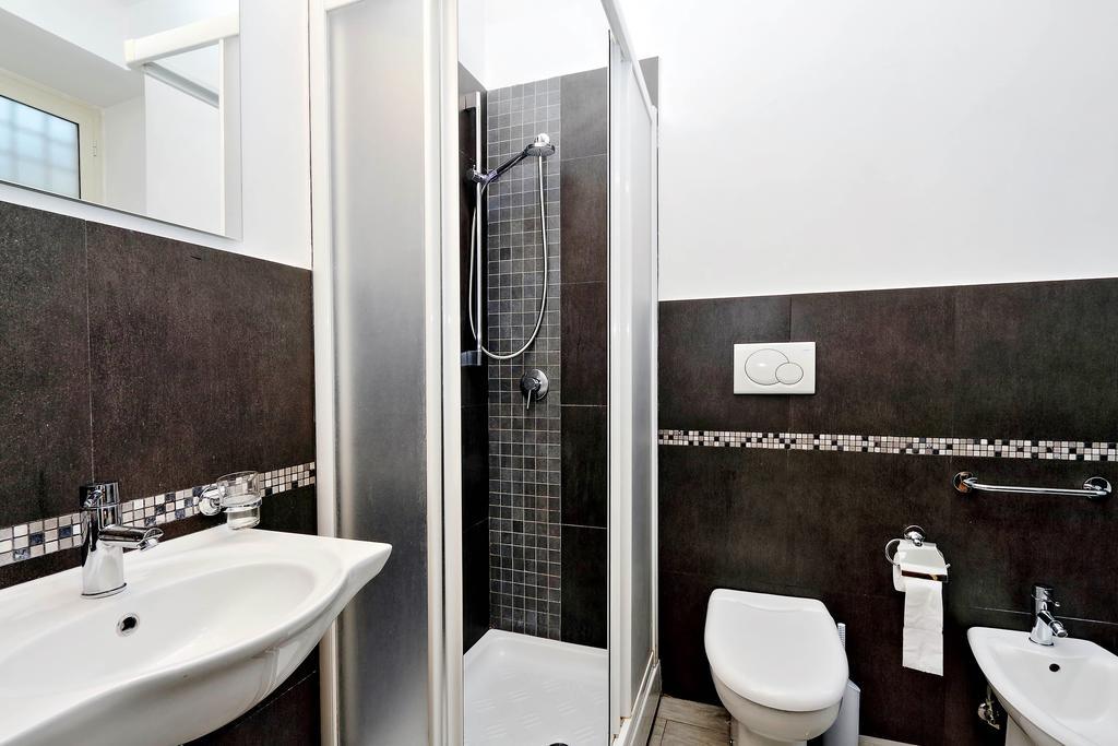 Cozy Apartment Fabia 300 Mt From Colosseum Exterior photo