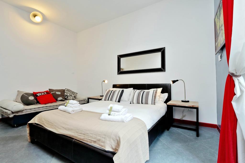 Cozy Apartment Fabia 300 Mt From Colosseum Exterior photo