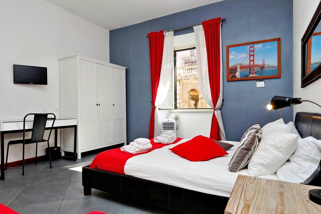 Cozy Apartment Fabia 300 Mt From Colosseum Exterior photo