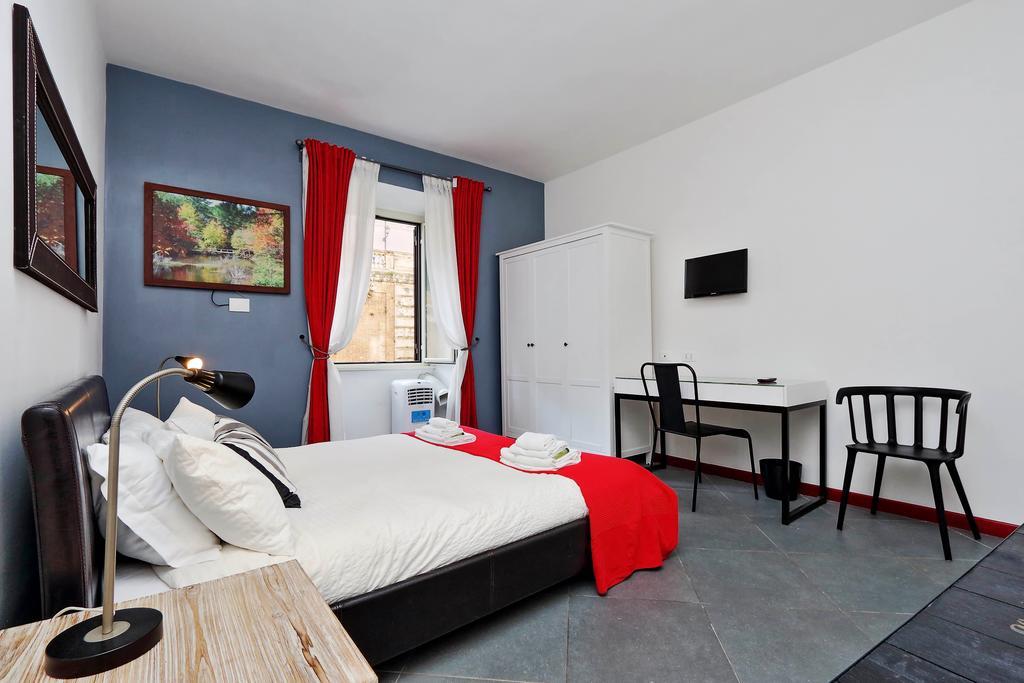 Cozy Apartment Fabia 300 Mt From Colosseum Exterior photo