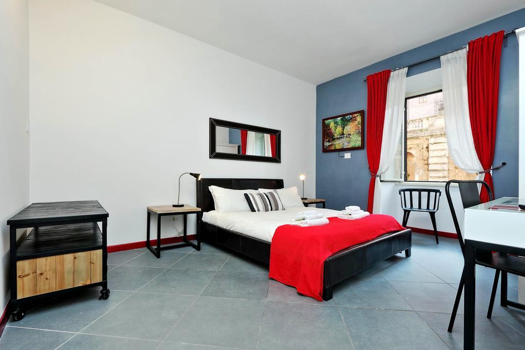 Cozy Apartment Fabia 300 Mt From Colosseum Exterior photo