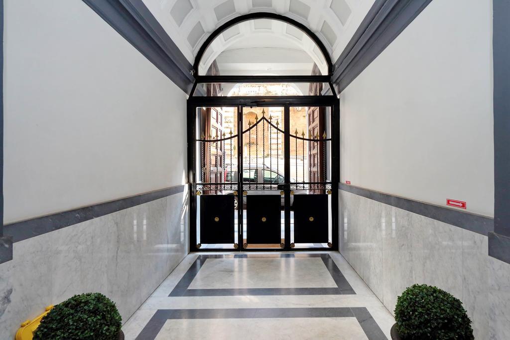 Cozy Apartment Fabia 300 Mt From Colosseum Exterior photo