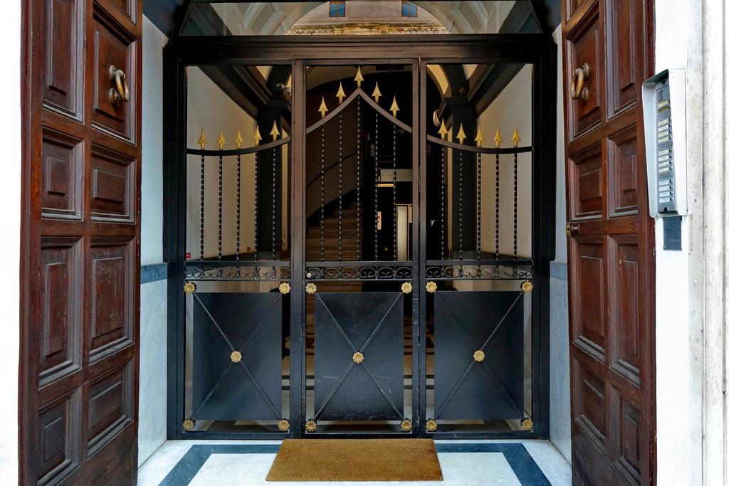Cozy Apartment Fabia 300 Mt From Colosseum Exterior photo
